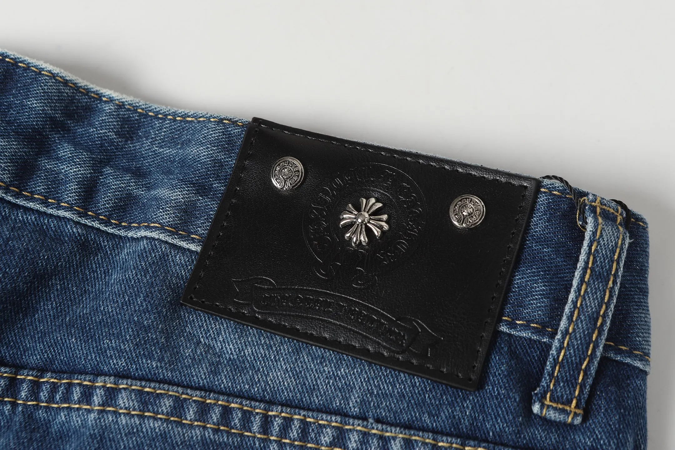 P270 Cross-border model, please do not place an order if you are pursuing quality - Chrome Hearts/Chrome Hearts Cross ✝️Pink embroidered washed jeans, trousers and casual pants - High weight, high density and high quality. The wool is soft, delicate and skin-friendly. It feels soft and silky. It has excellent warmth and skin-friendly properties. - Custom-woven and dyed, no color difference. No matter the fabric or workmanship details, it beats the ordinary version on the market. - Hardware zipper accessories are all customized, full of details - Color: washed blue -Size: 28 30 32 34 36
